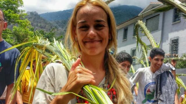  Lilian Tintori, durante la entrevista, camino de la cárcel militar de Ramo Verde (David Maris)