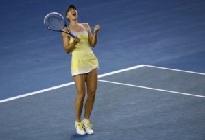 Sharapova arrolla a Venus Williams para llegar a octavos