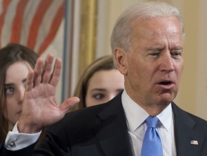 Vicepresidente estadounidense Biden tomó juramento para su segundo mandato (FOTO)