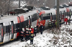 Más de veinte heridos en choque de dos trenes en Viena (Fotos)