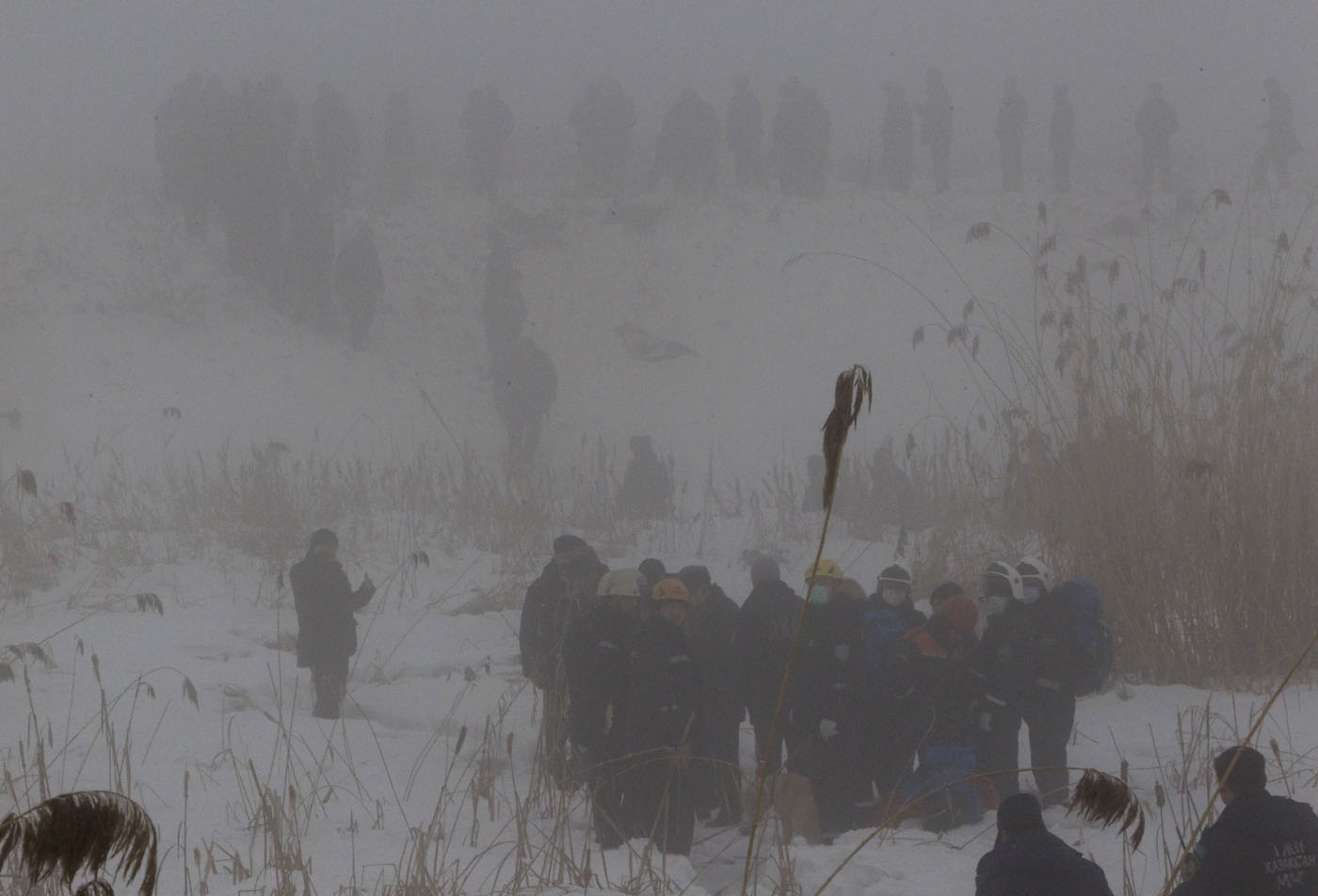 Un avión con 21 personas se estrella en Kazajistán a causa de niebla (Fotos)