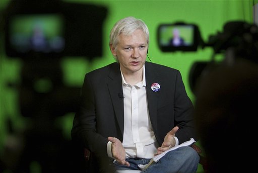 Assange presenta denuncia contra antiguo soldado por espiarlo en Alemania