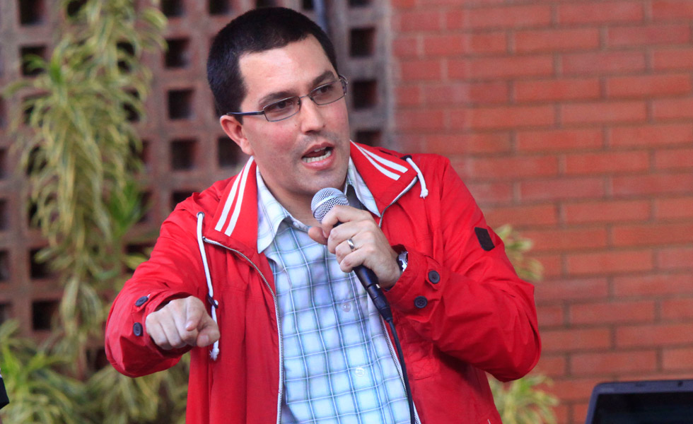 Arreaza aclara que “tumbar” el Internet del país no afecta la data electoral