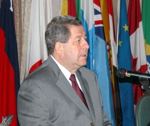 Ex presidente Arturo Vallarino es el sustituto de Guillermo Cochéz en la OEA