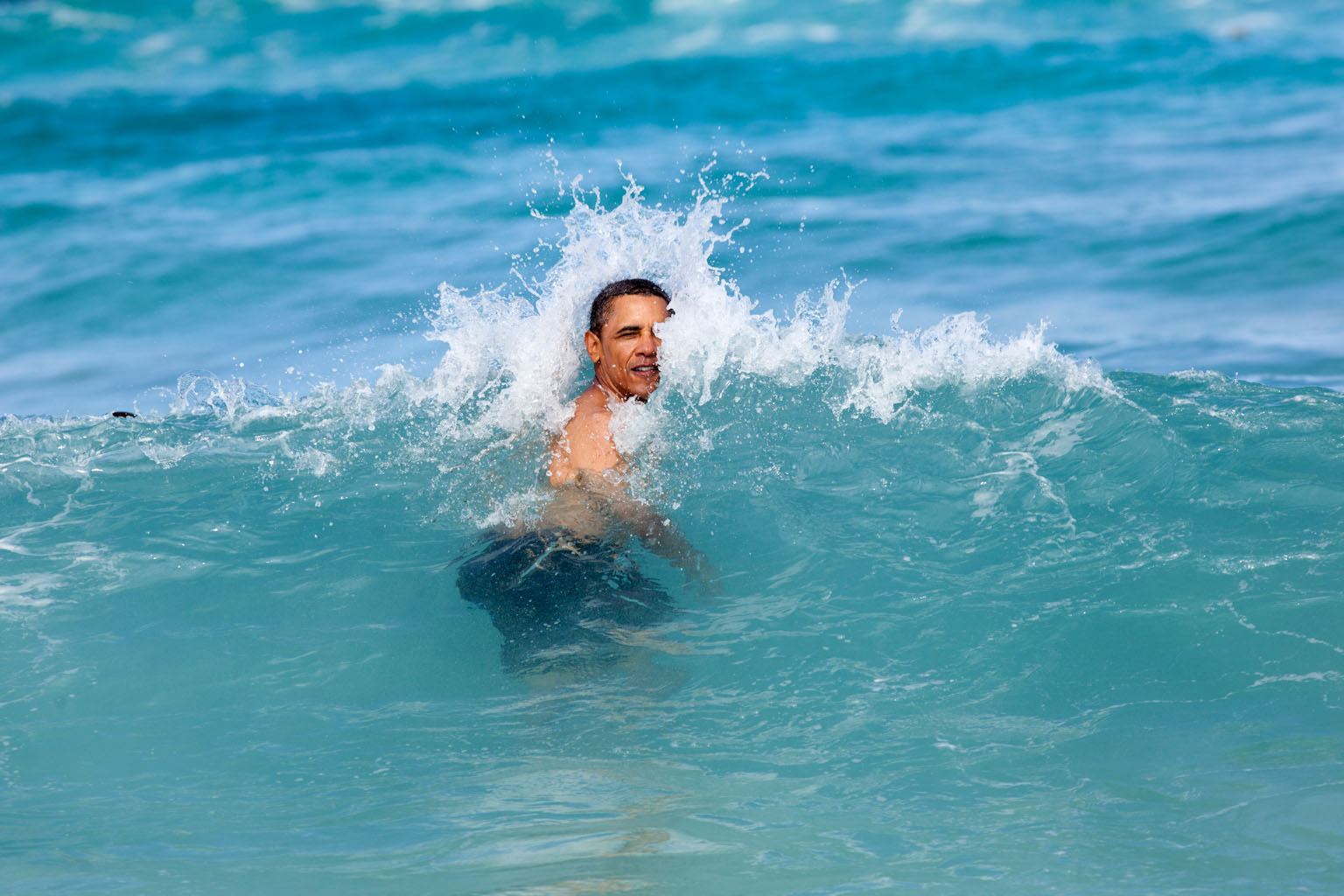 Y mientras trabajas, Obama disfruta en la playita (FOTO)