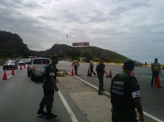 Activan canal de contraflujo en la autopista Caracas-La Guaira (Foto)