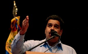 Maduro dice que Gobierno evalúa escenarios pero Chávez es y será presidente