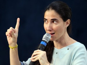 Yoani Sánchez afirma que vicepresidente cubano menor de 80 años sería un avance