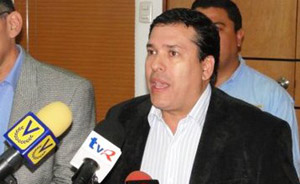 Abelardo Díaz: Ministro Villegas bufonea al país con informes refritos y chucutos