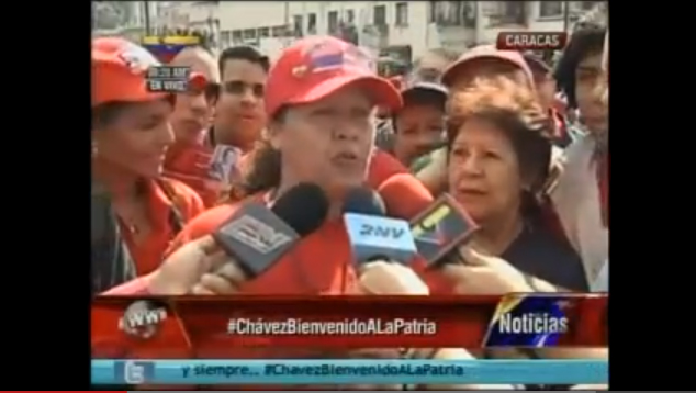 Trabajadora del Hospital Militar asegura que Chávez llegó caminando (Video)
