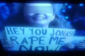Niña pide a los Jonas Brothers que la violen (se nos fue el mundo)