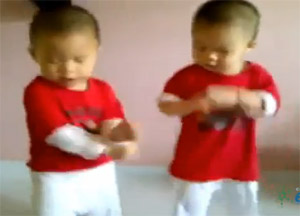 ¿Te gustó el bebé que baila Gangnam style?… ¡enloquece con los gemelos!