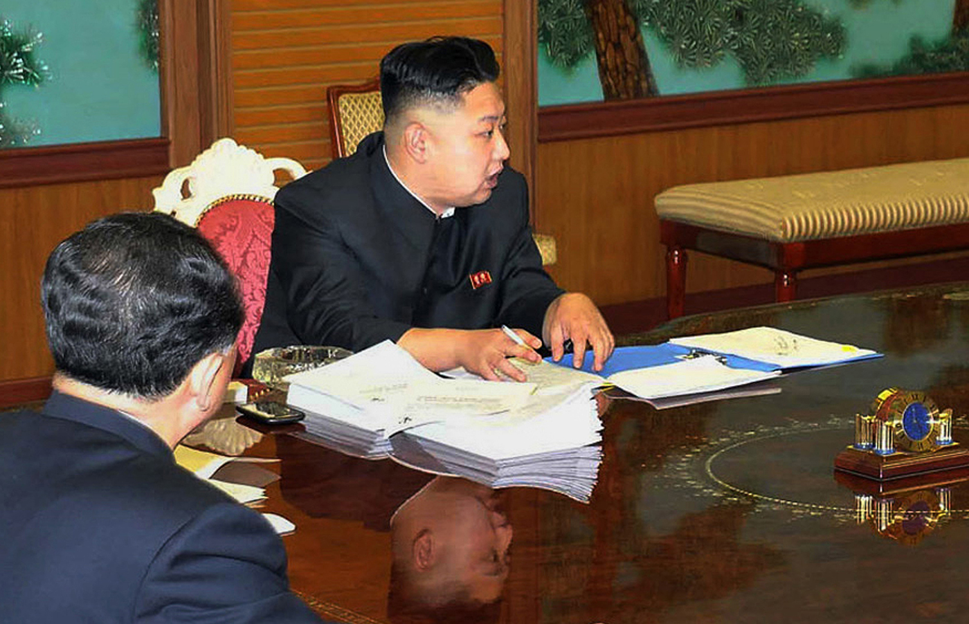 Kim Jong-Un tiene un “smartphone”, y los norcoreanos no tienen acceso a internet (Fotos)
