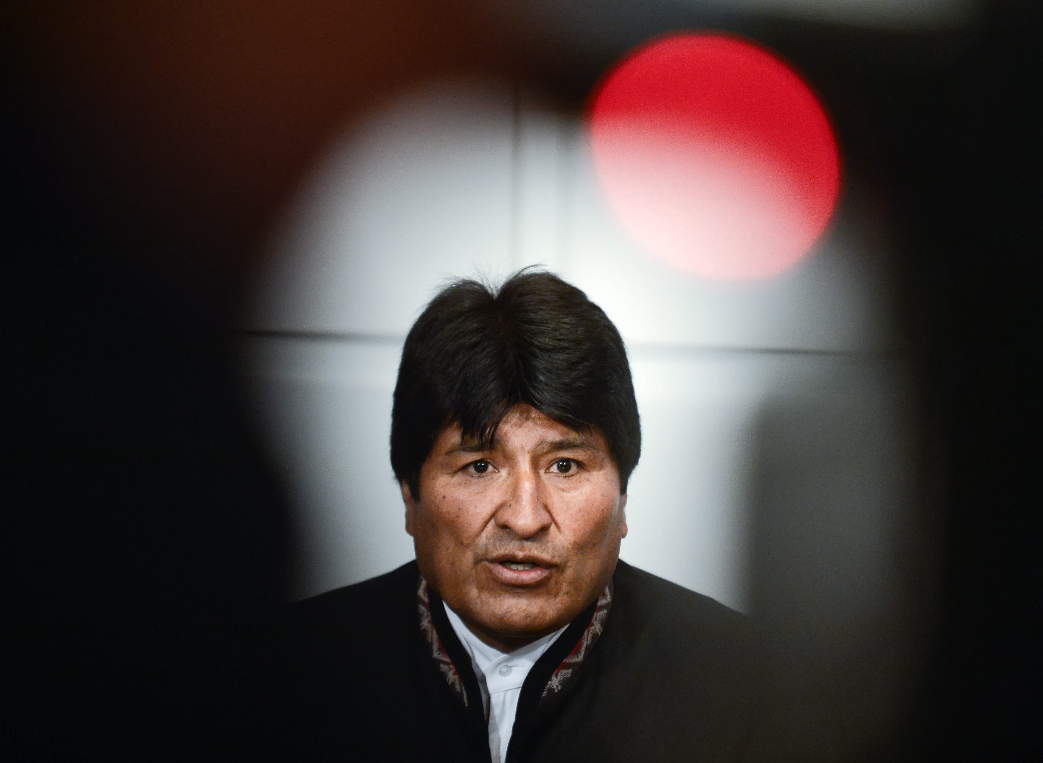 Evo Morales acusa a Obama de “cinismo” y de “piratería aérea”