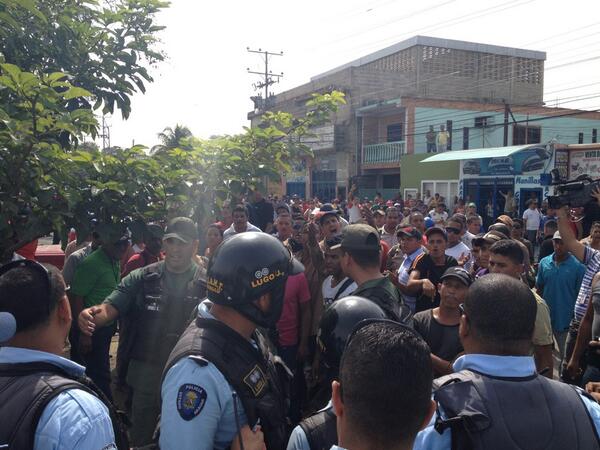 Policías y obreros se enfrentan en obra de la Misión Vivienda en Aragua