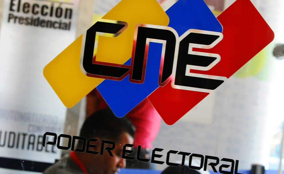 En el CNE se inscribieron 16.880 candidatos para las elecciones del 8D