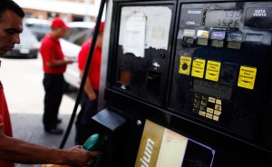 Gobierno venezolano estudiará posible alza en precio de gasolina