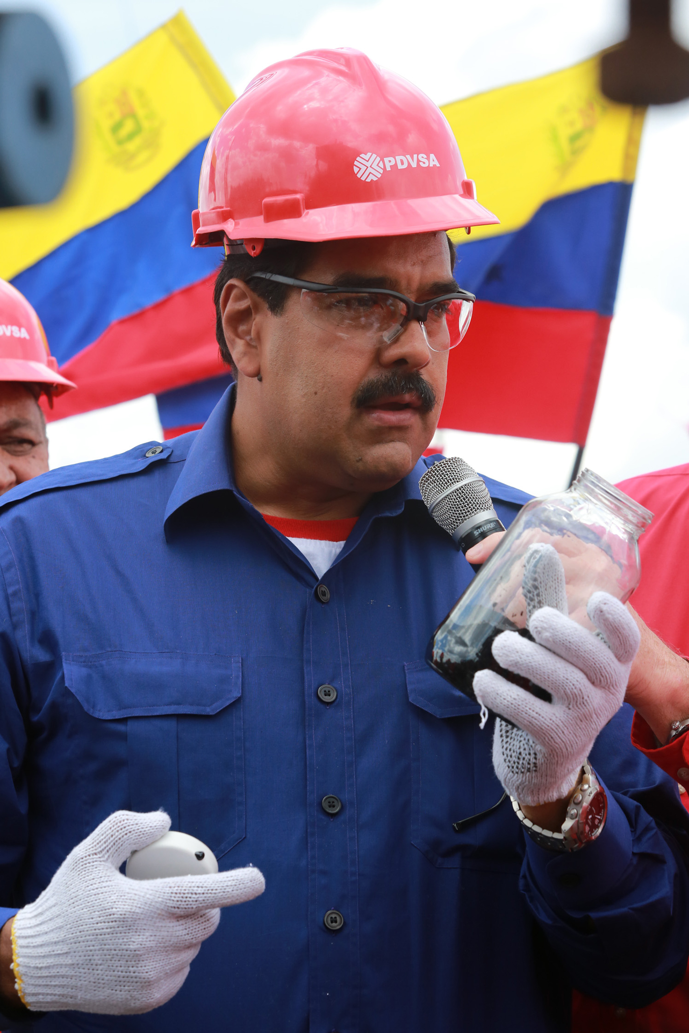 Maduro con las “manitas blancas” (Fotodetalles)