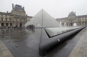 El Museo del Louvre reabre sus puertas y advierte contra los carteristas (Fotos)