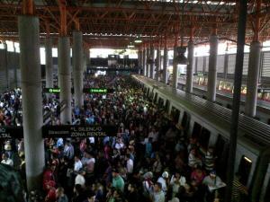Fuerte retraso en la Línea 2 del Metro de Caracas (Foto)