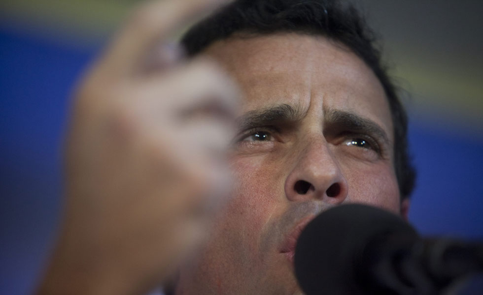 La visita de Capriles divide a la política chilena