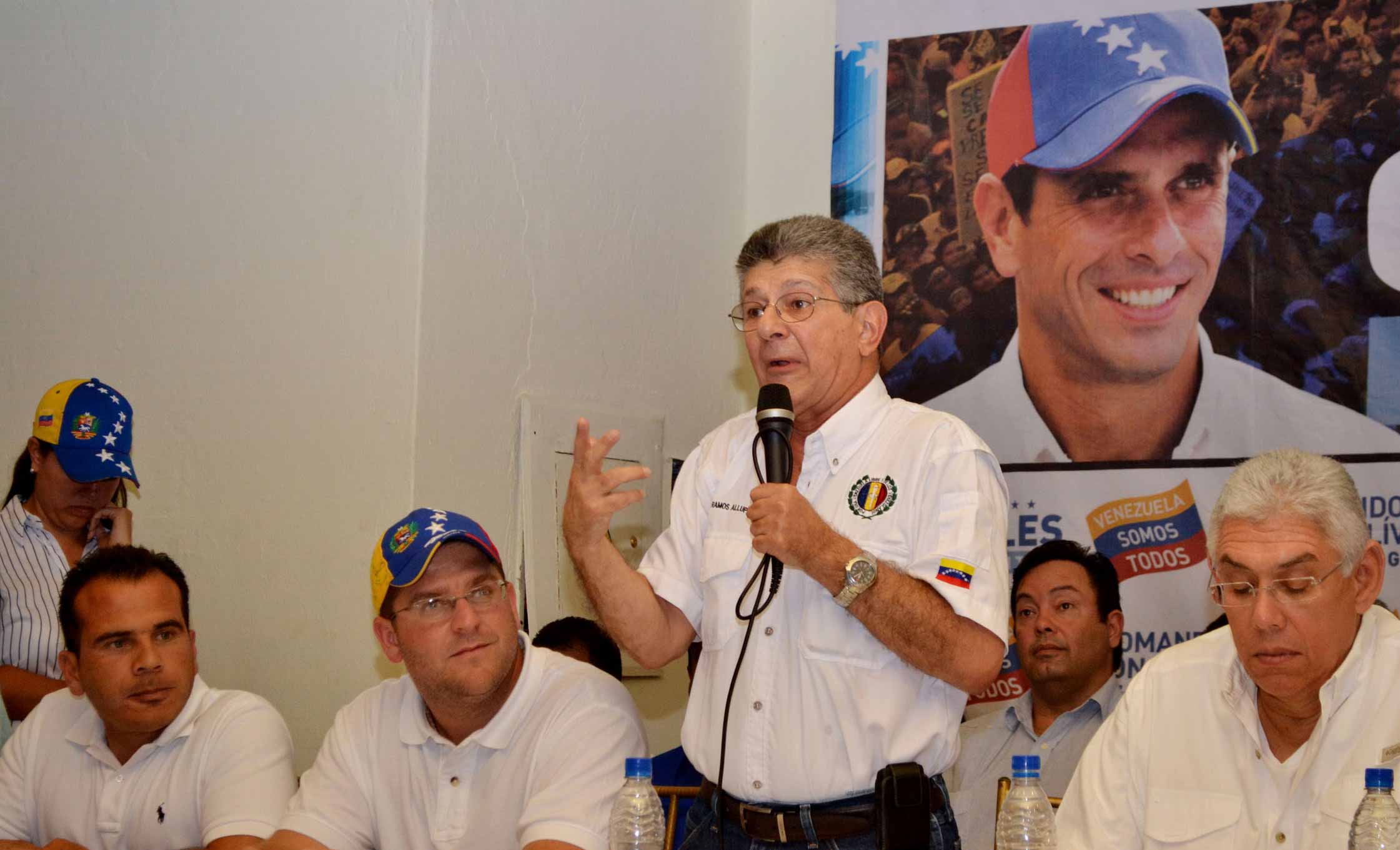 Ramos Allup alerta sobre posibles medidas de la Fiscalía contra Capriles