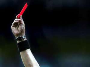 Una tarjeta roja le costó la vida: Árbitro fue linchado hasta la muerte por futbolistas y aficionados