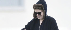 Adele sale a pasear con su hijo pero le cubre el rostro (FOTO)