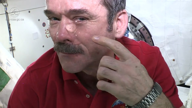 Impresionante: ¿Pueden llorar los astronautas en el espacio? (Video)