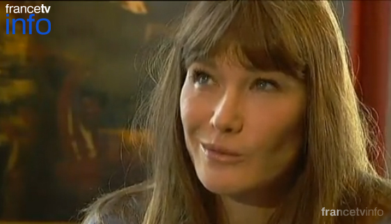 A Carla Bruni no le gustó que le preguntaran sobre Sarkozy (Video)