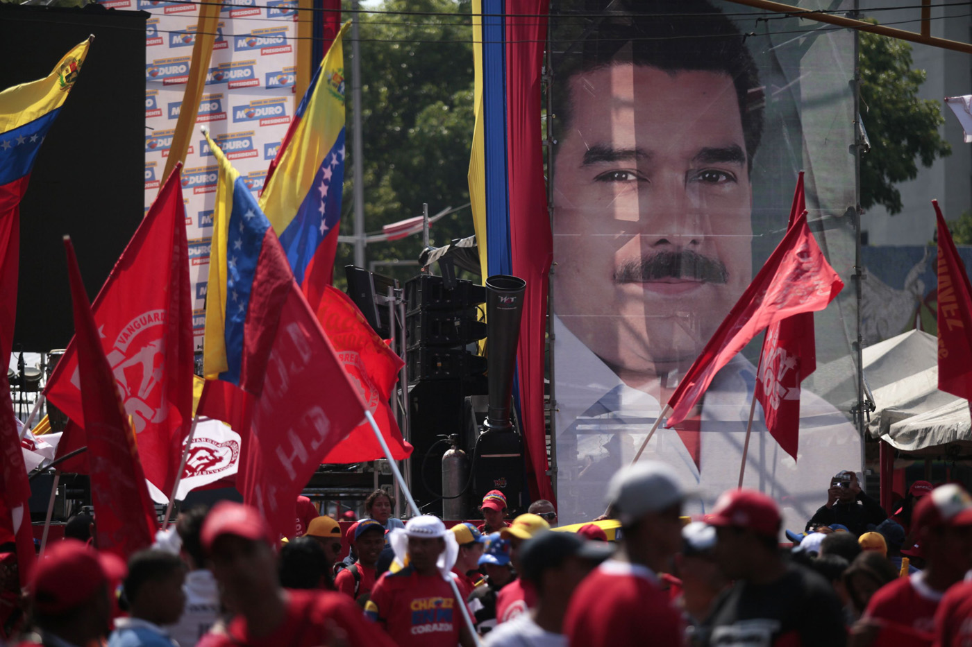 Oficialistas llegan a Caracas para el cierre de campaña de Maduro (Fotos)