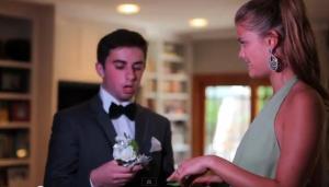 Insólito: Kate Upton le presentó a una amiga para asistir al baile de graduación  (Video)
