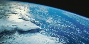 Científicos confirman que la atmósfera de la Tierra se está encogiendo, ¿qué está pasando?
