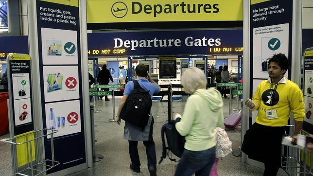 Juguetes eróticos, una dentadura postiza o un ojo de cristal, entre los objetos dejados en aeropuerto