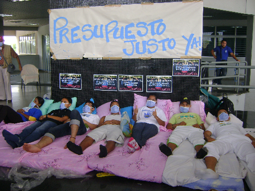 Dos bachilleres se suman a la huelga de hambre en LUZ