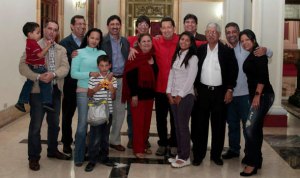Familia Chávez en un intento de mantener vivo el mito
