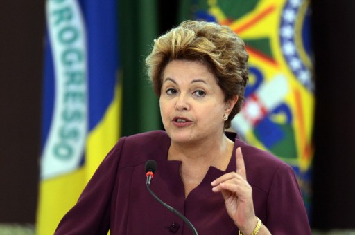 Popularidad de Rousseff cayó casi 30 puntos en sólo 20 días