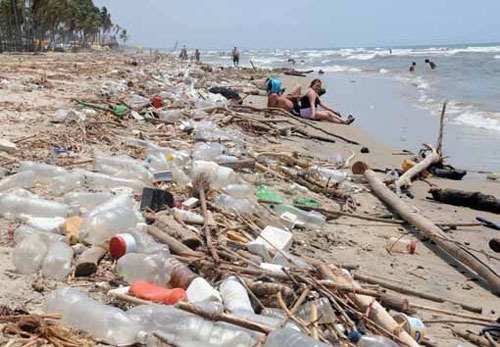 Desperdicios de toda clase rodean las playas carabobeñas