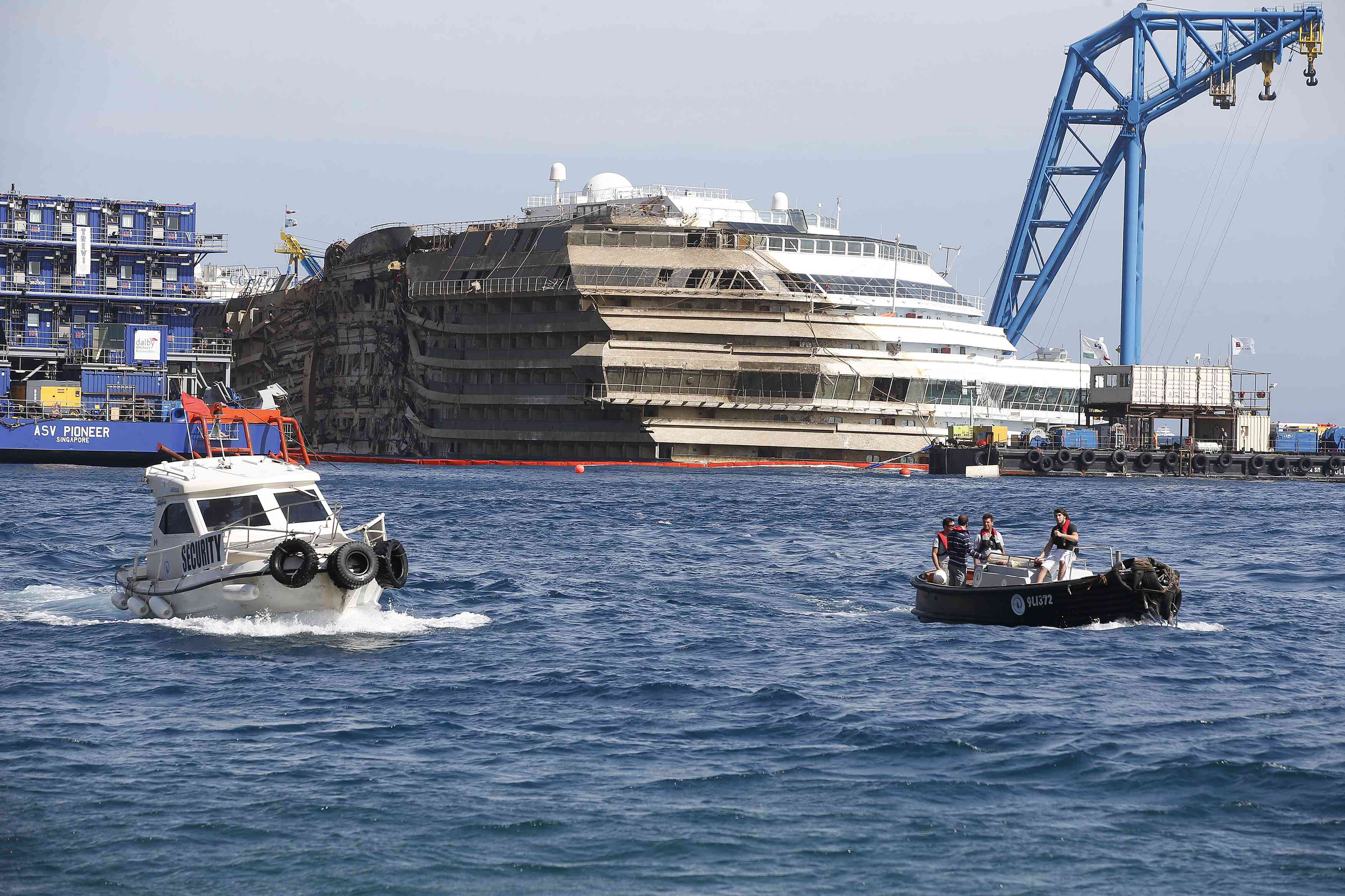 Vacílate la reflotada del Costa Concordia en alta velocidad