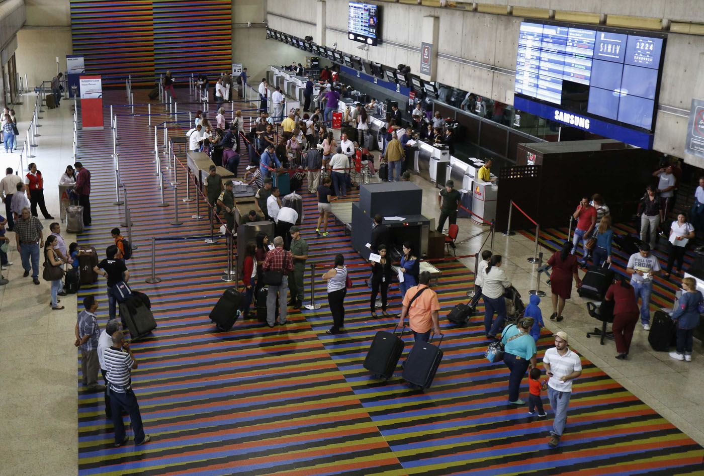 Por qué es tan difícil salir de Venezuela en avión