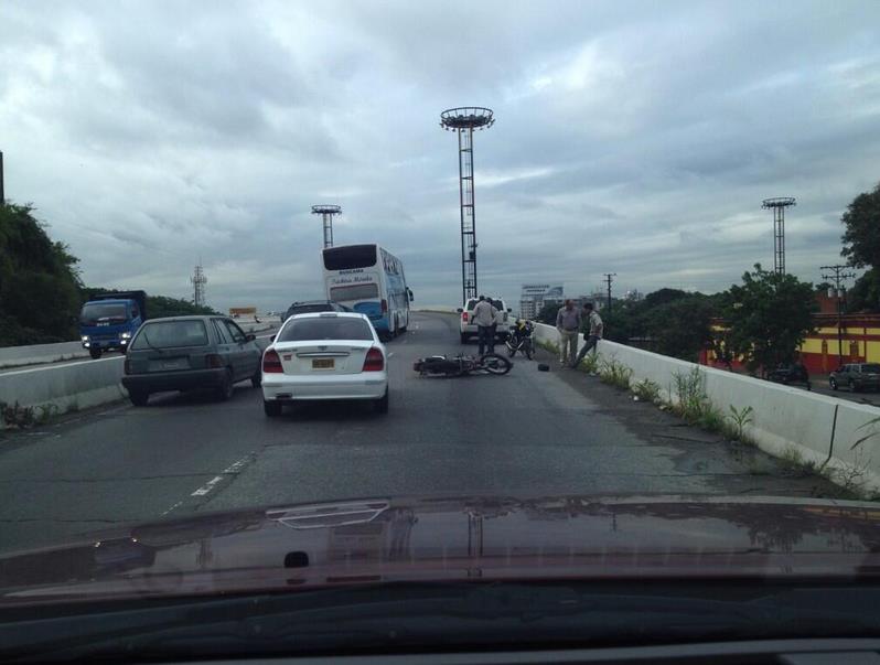 Reportan motorizado arrollado en la ARC