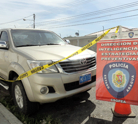 Roban camioneta a alto funcionario del Ministerio de la Defensa