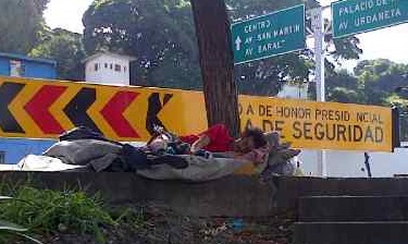 El abandono humano llegó al Palacio de Miraflores (dramática foto)