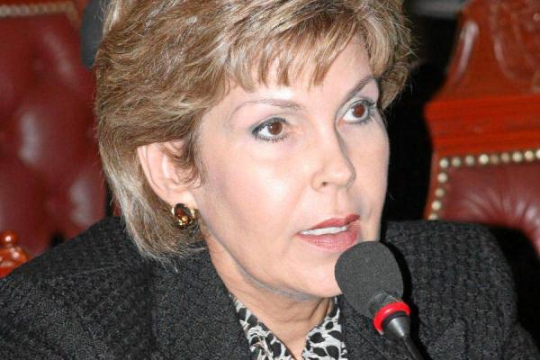 Corte enjuiciará a senadora colombiana por nexos con paramilitares