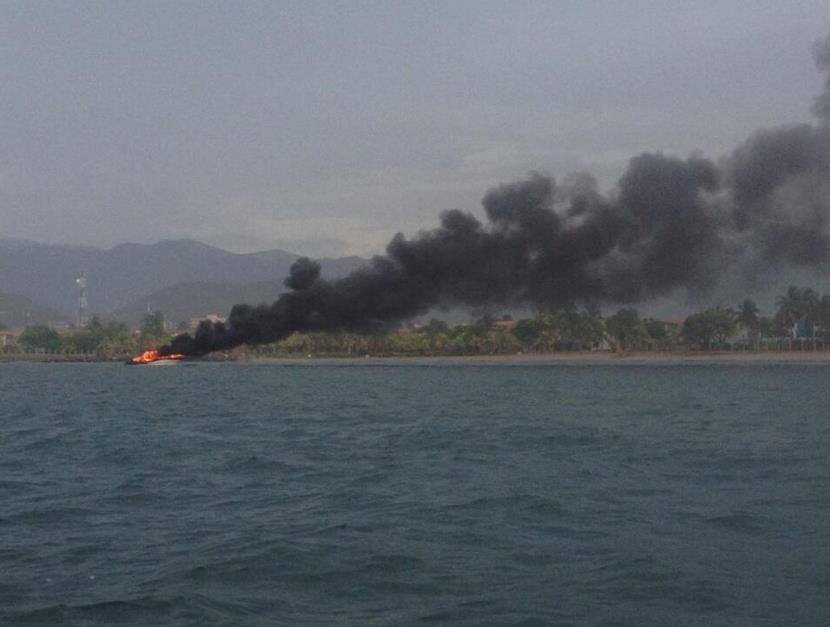 Se incendió lancha en la playa de Puerto Morro en Lechería (Foto)