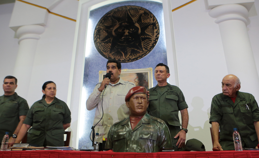 El País: Maduro declara la guerra “al enemigo interno” con un decreto