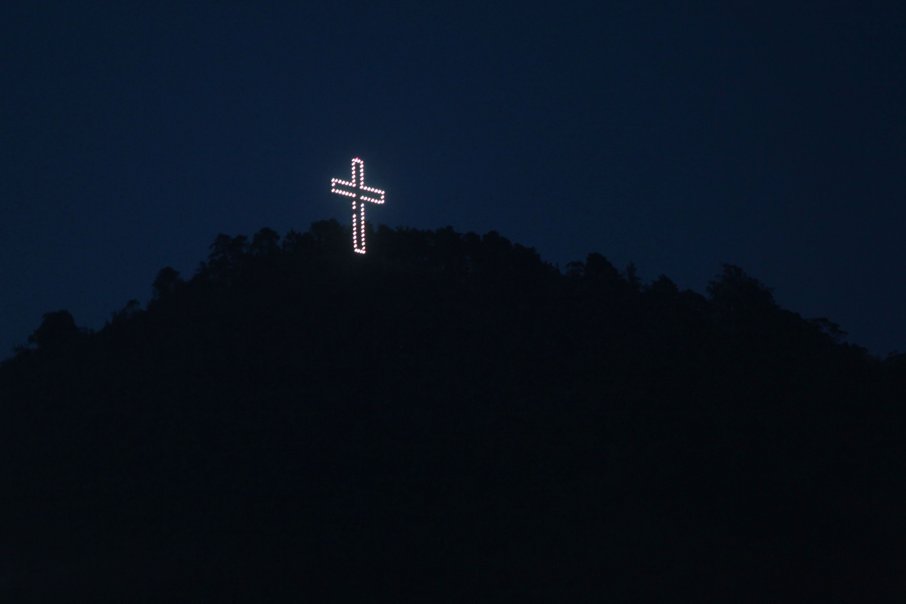 Hace 55 años inició el encendido de la Cruz del Ávila para darle bienvenida a la navidad