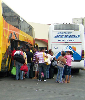 Estiman movilizar 100 mil personas por terminal de Puerto La Cruz