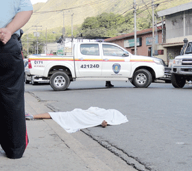 Lo abalearon frente a la Iglesia