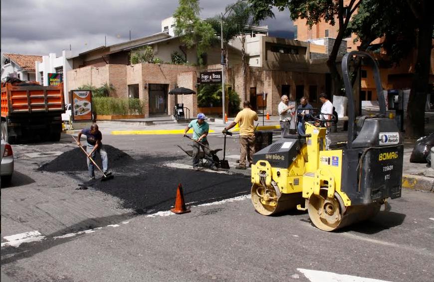 En Baruta se colocaron 23 mil toneladas de asfalto durante 2013 (Fotos)